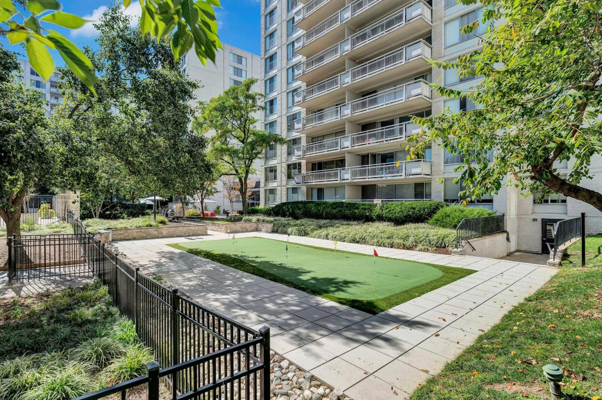 Apartment At Crystal City With Gym Arlington Extérieur photo
